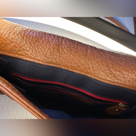 Tommy Hilfiger Crossbody - Picture 2 of 3